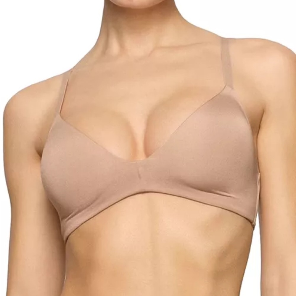 Skims wireless t shirt bra